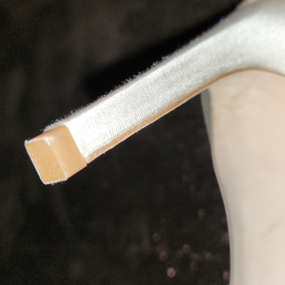 Badgley Mischka Ivory Satin Heels - Picture 9 of 13